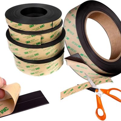 Nastro magnetico a neodimio flessibile 30x1,5 mm con adesivo permanente e servizio di taglio