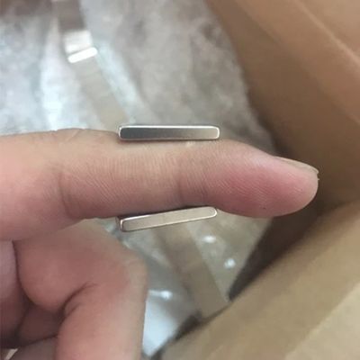 Magnete sottile rettangolare 20x10x3mm 3.3kg Forza per la temperatura di lavoro massima 80 Centigradi
