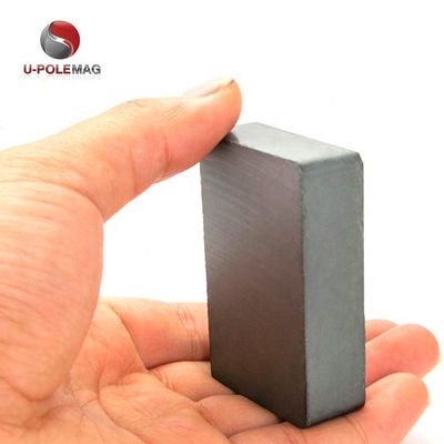 Magneti ferrite rettangolari neri personalizzabili con blocchi industriali forti e permanenti