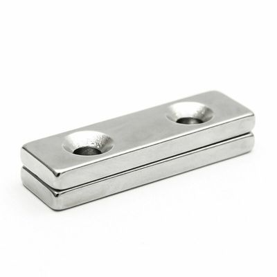 10000 Gauss N52SH Magnete a blocco forte con 2 fori anti-affondamento Materiale NdFeB al neodimio