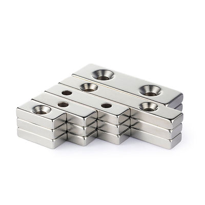 10000 Gauss N52SH Magnete a blocco forte con 2 fori anti-affondamento Materiale NdFeB al neodimio