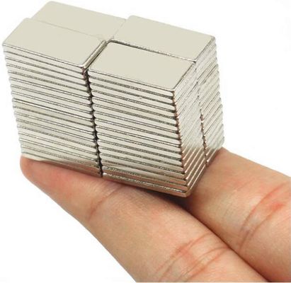 Magnete al neodimio per la levitazione e la guida dei treni maglev superconduttori a temperatura