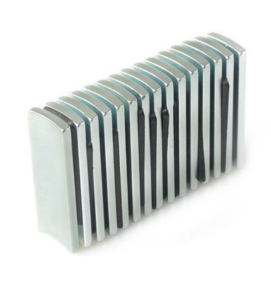 Dimensioni personalizzate Magnete permanente al neodimio con rivestimento Zn